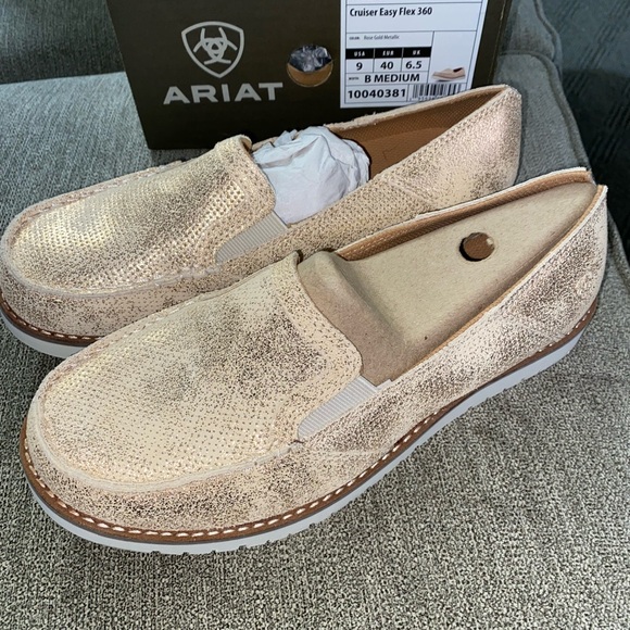 SUPER CUTE AND COMFY Ariat Women’s cruiser flex loafer in rose gold leather - Picture 4 of 6